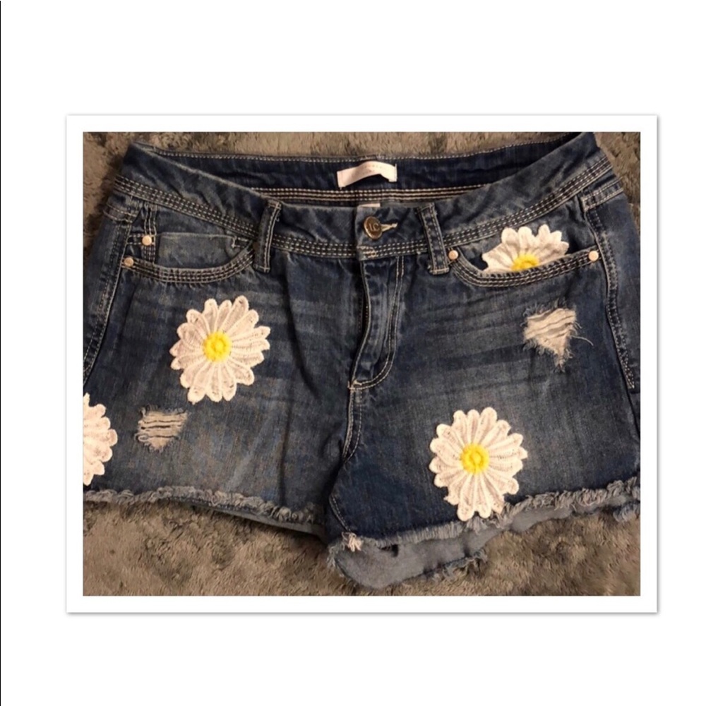 Lauren Conrad Daisy shorts